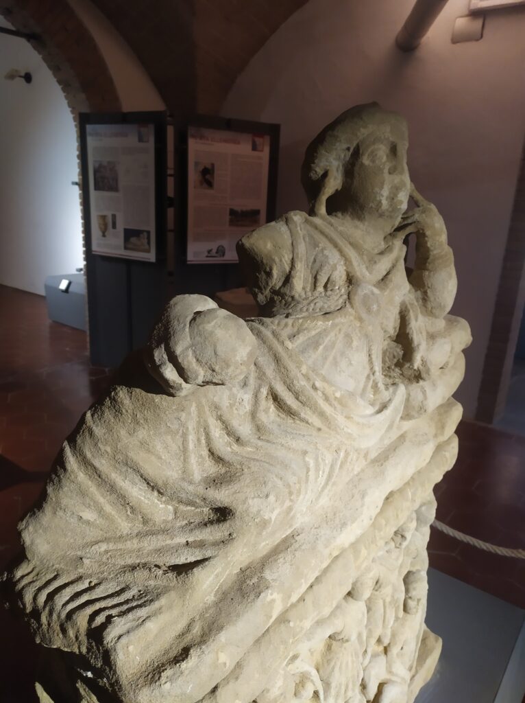 Museo Parco Archeologico Cecina - Sala VIII - 8 - Statue